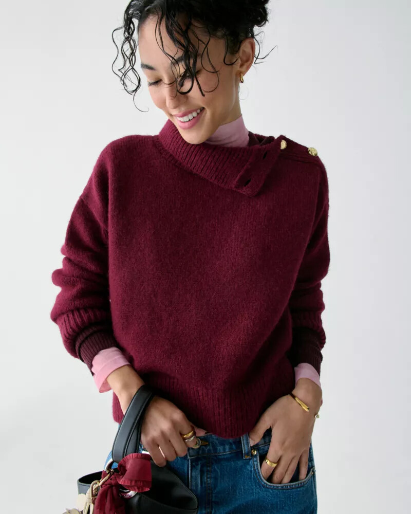 gola alta com botões decorativos romã assada