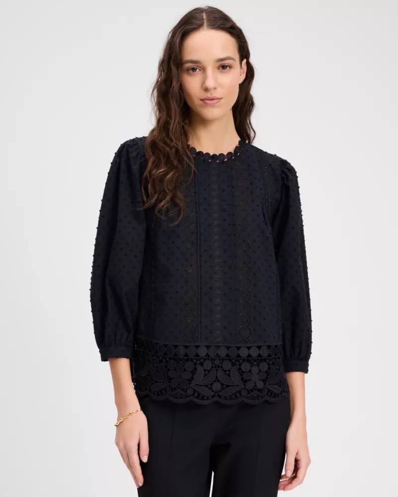 blusa preta com detalhes em renda guipure