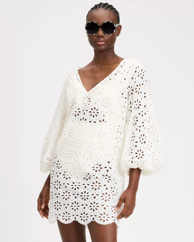 vestido de saída de praia com detalhes em ilhós multicolorido