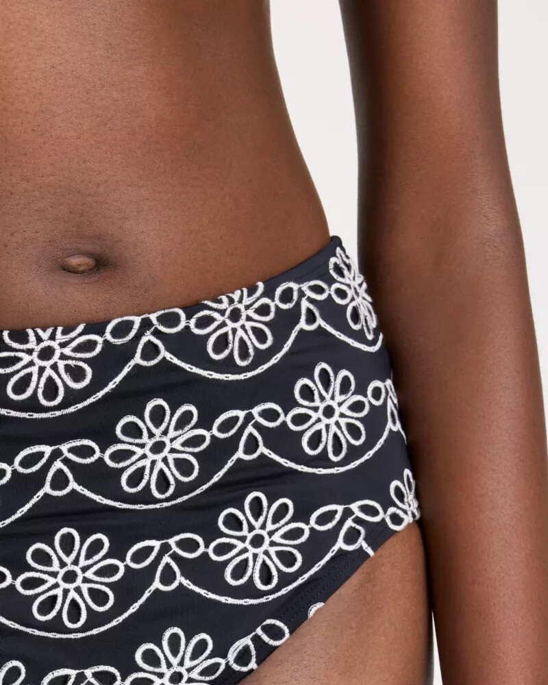 calcinha de biquíni preta de cintura alta com ilhós