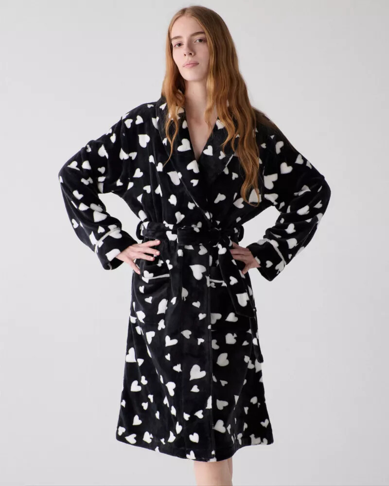 robe longo preto com estampa de coração