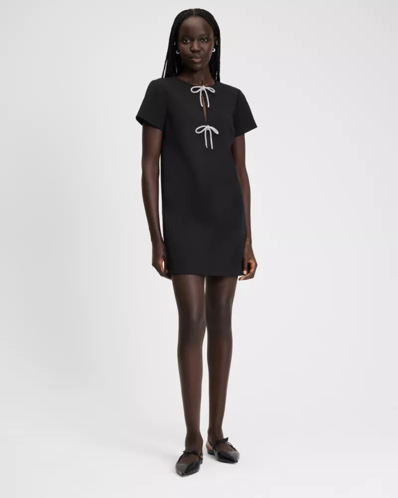 vestido preto com laço de strass