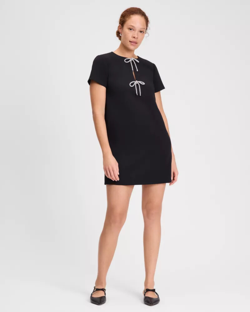 vestido preto com laço de strass