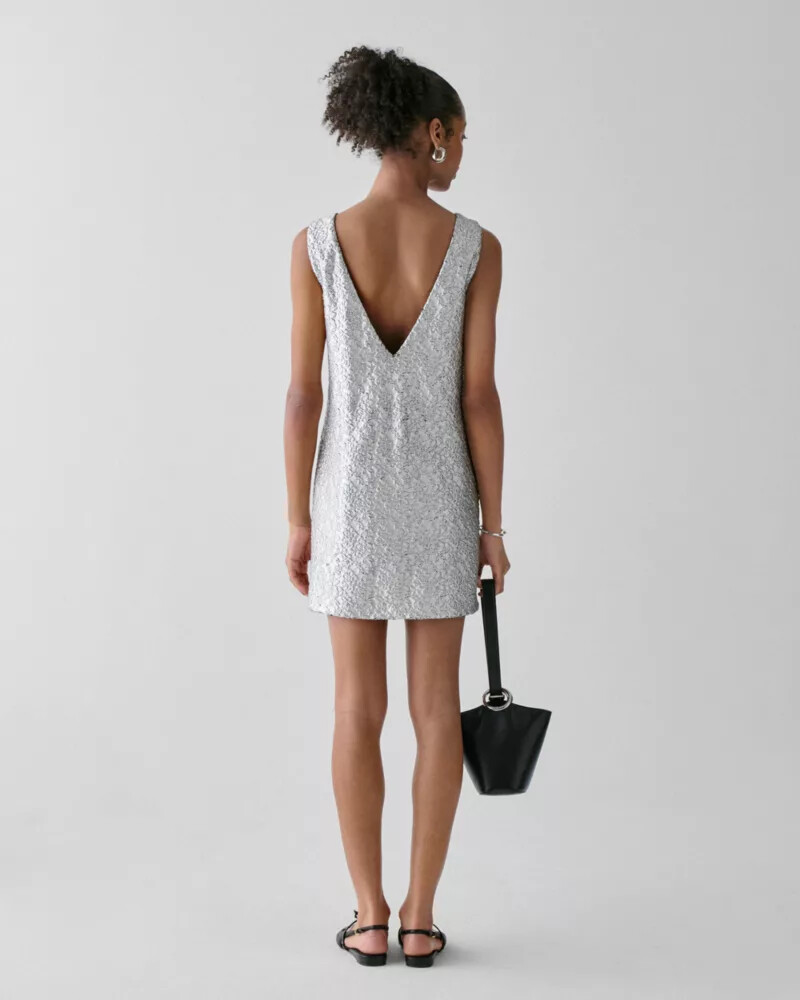 vestido evasê com renda metalizada prateada