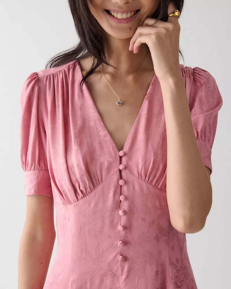 vestido curto fluido com mangas bufantes em jacquard rosa sereno