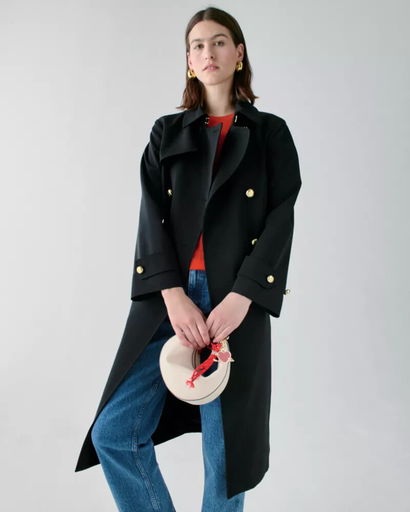 preto de trench coat