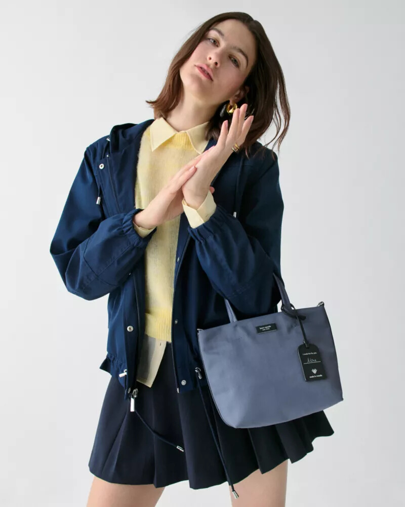 bolsa transversal on purpose cor cinza-claro.