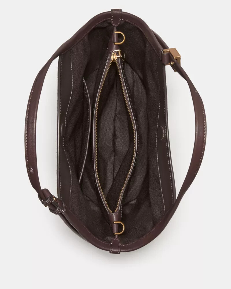 bolsa pequena de camurça deco estilo tulipa cor chocolate quente.