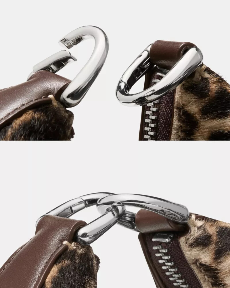 bolsa transversal duo leopard haircalf com estampa de leopardo multicolorida