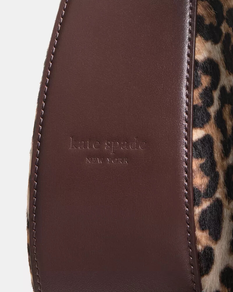 bolsa transversal duo leopard haircalf com estampa de leopardo multicolorida