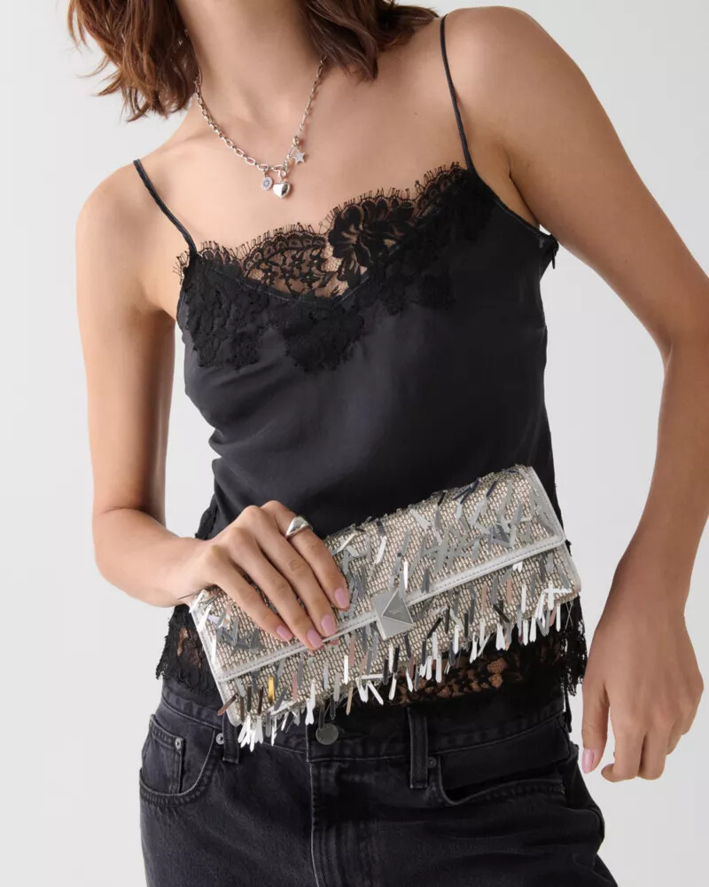 mini bolsa de ombro macia com detalhes decorativos prateada