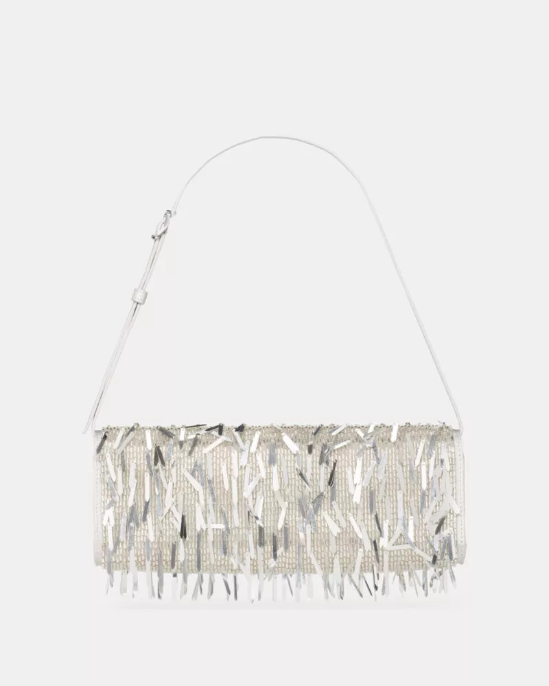 mini bolsa de ombro macia com detalhes decorativos prateada