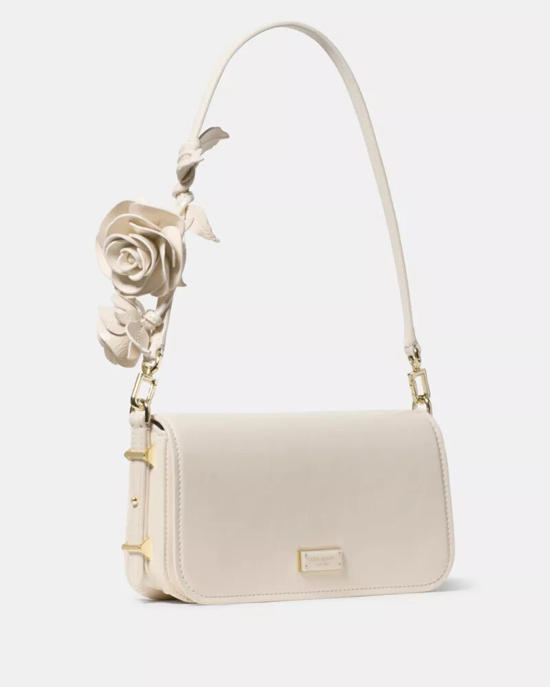 bolsa de ombro liv crinkle patent cor leite de caju.