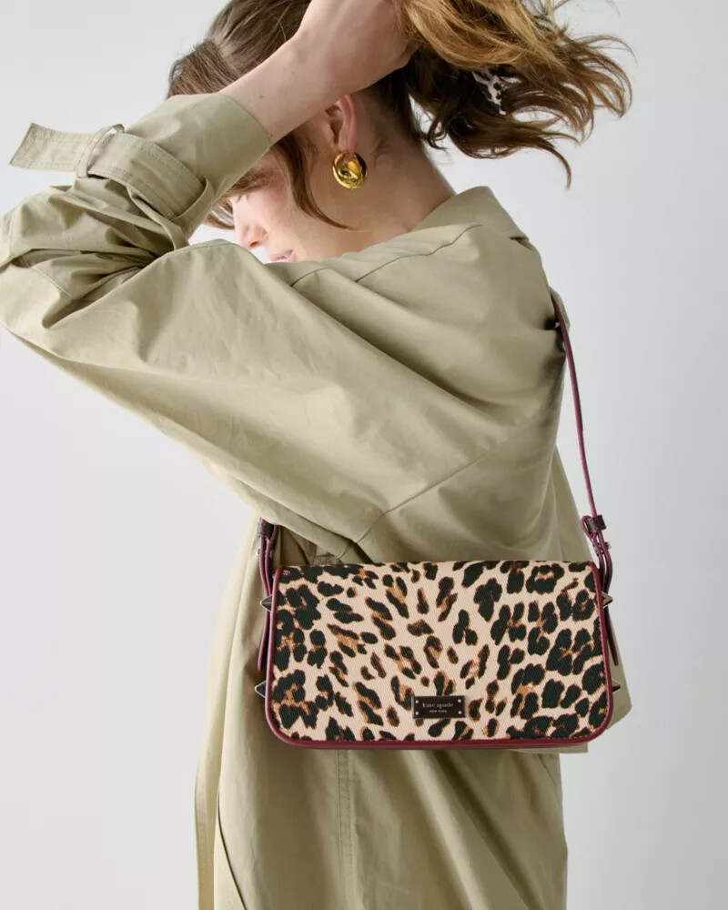 bolsa de ombro liv downtown com estampa de leopardo multicolorida
