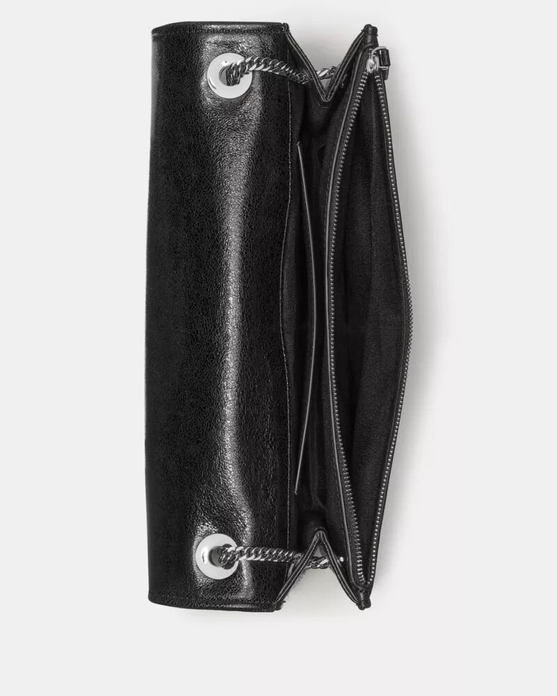 bolsa de ombro deco em couro macio com acabamento brilhante preta.
