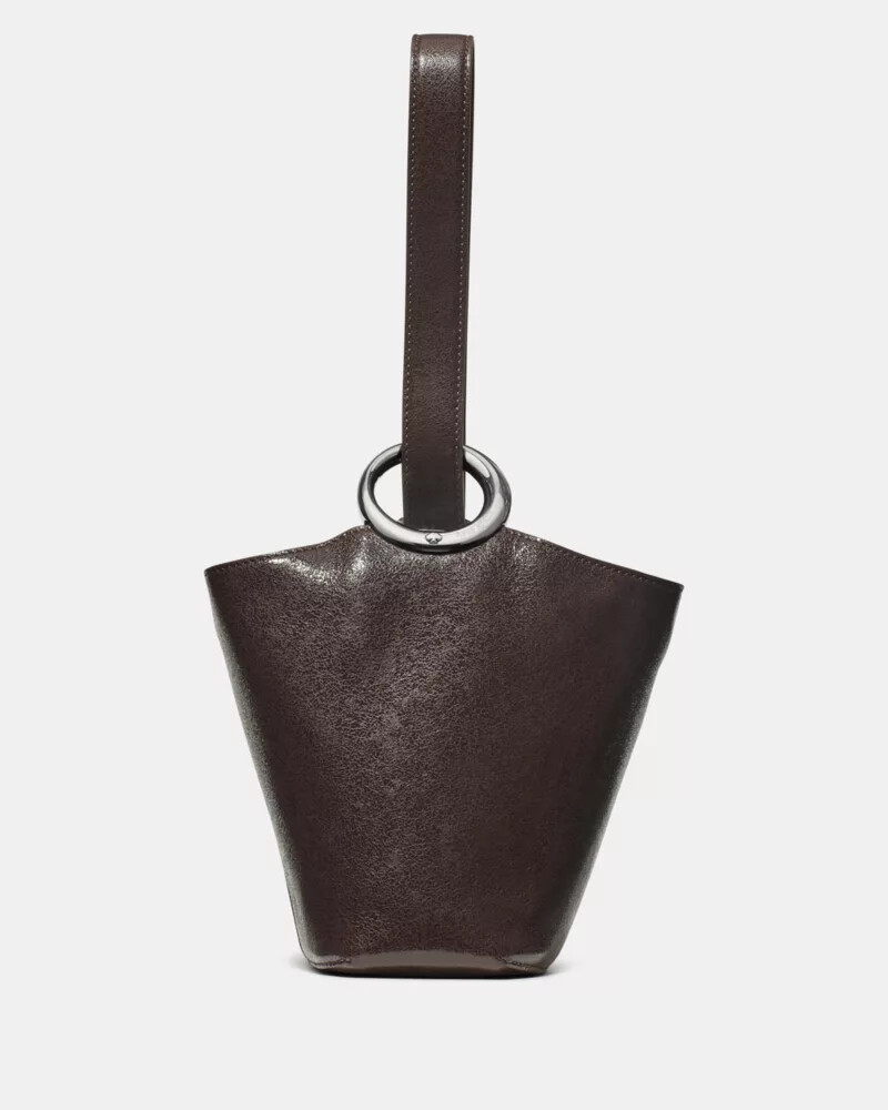 bolsa mini balde de couro glaceado halo com estampa de calda de chocolate quente