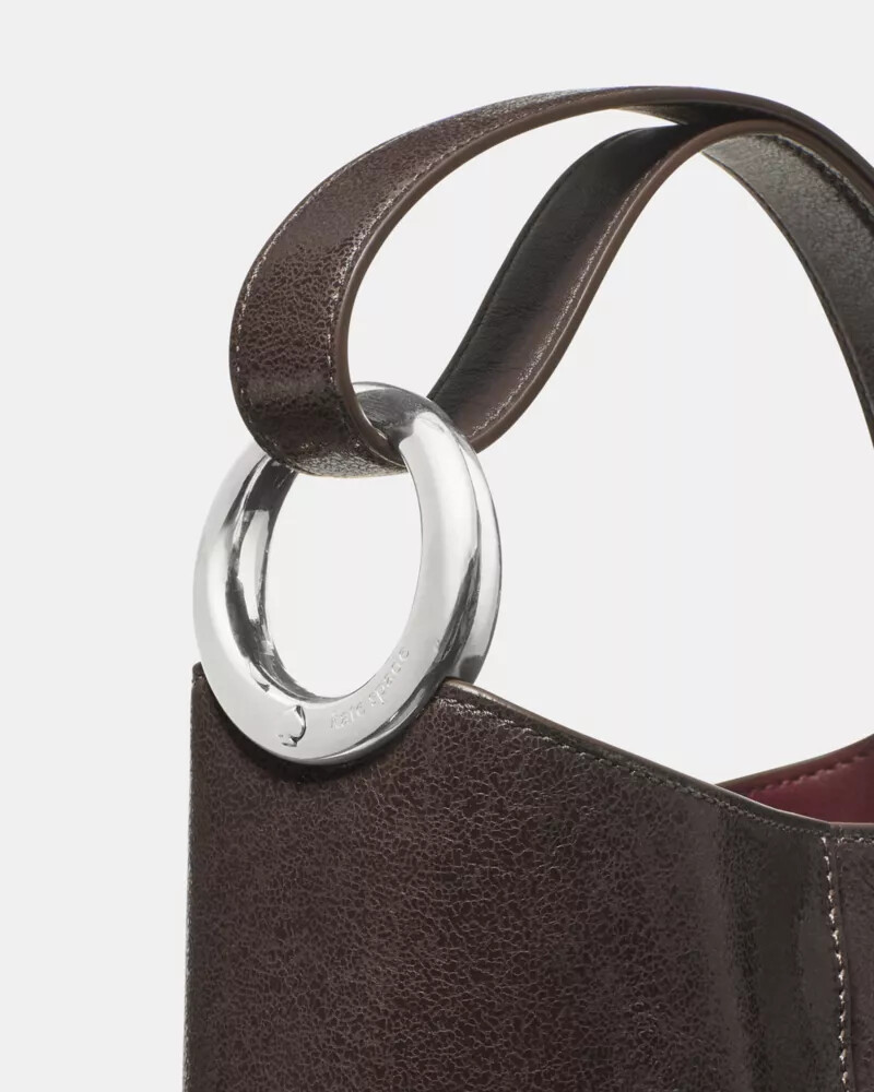 bolsa mini balde de couro glaceado halo com estampa de calda de chocolate quente