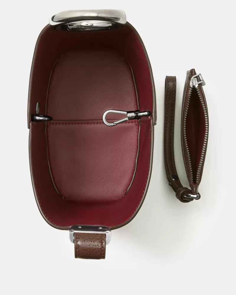 bolsa mini balde de couro glaceado halo com estampa de calda de chocolate quente