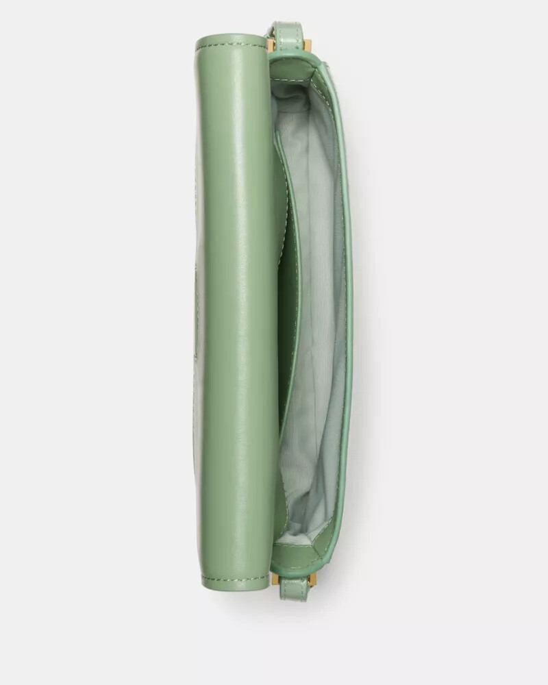 bolsa de ombro liv em verniz texturizado cor verde sálvia.