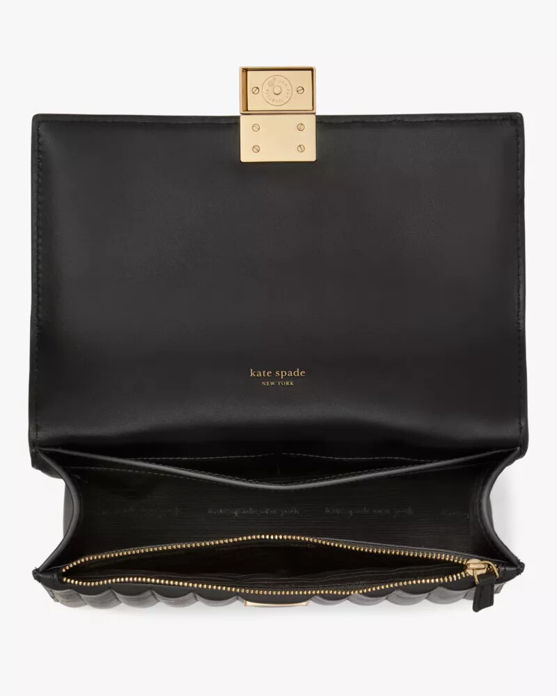 bolsa de ombro deco acolchoada com corrente preta.