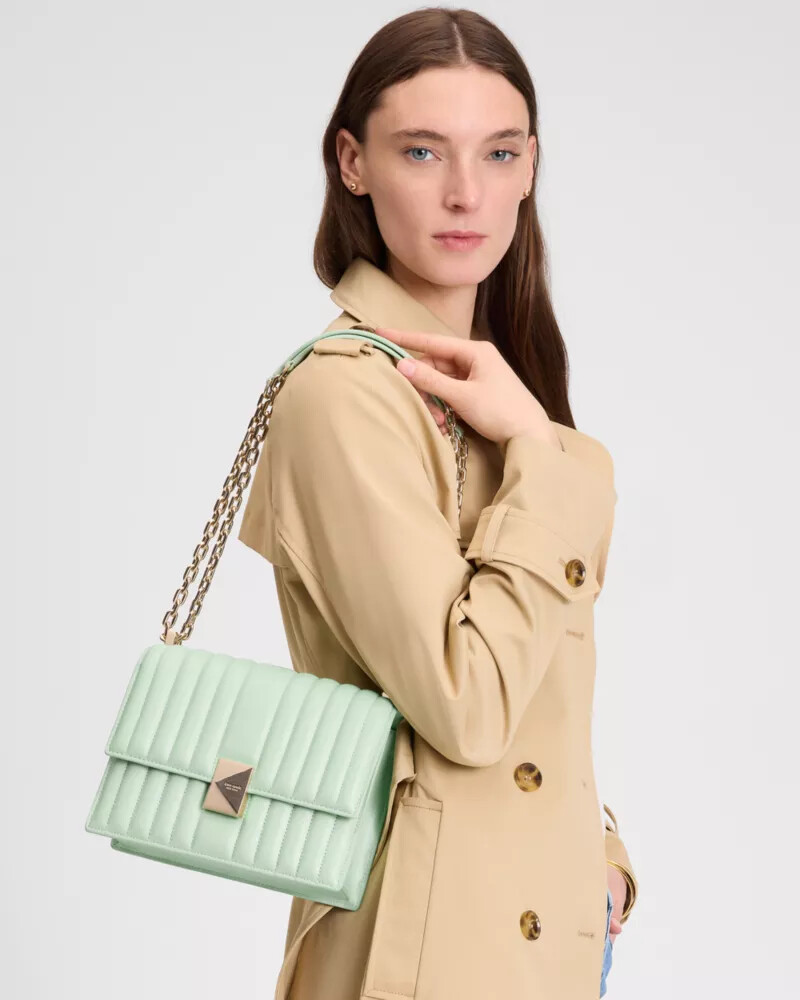 bolsa de ombro deco acolchoada com corrente cor pistache gelo.