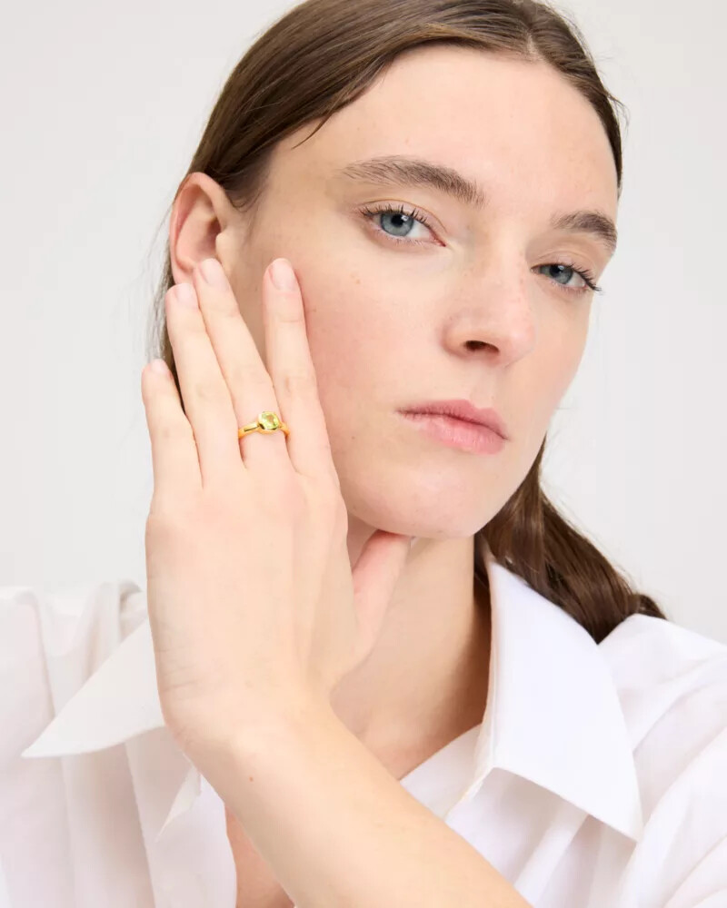 anel kate spade fine time to shine com gema de peridoto