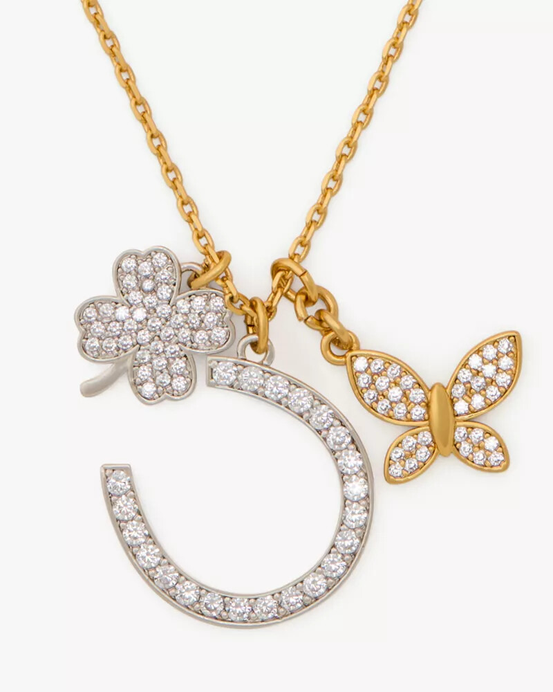 pingente lucky charm em tons neutros e multicoloridos