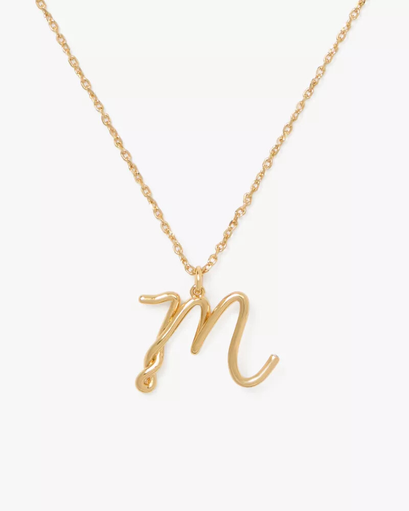 pingente com a inicial m em dourado