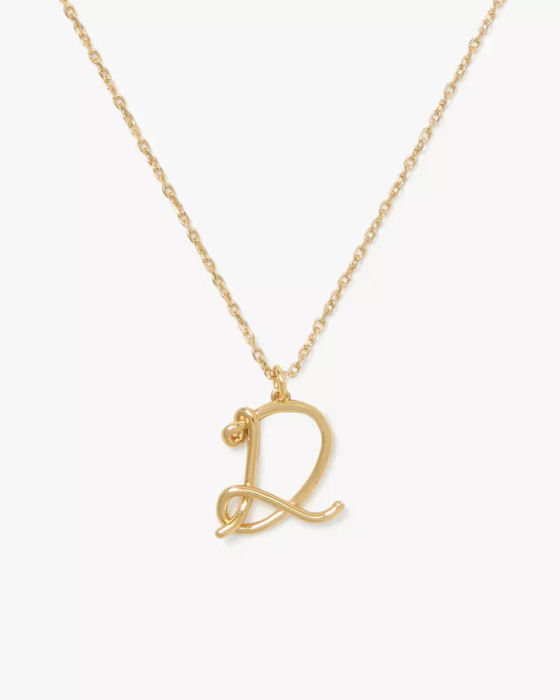 pingente com a inicial d em dourado