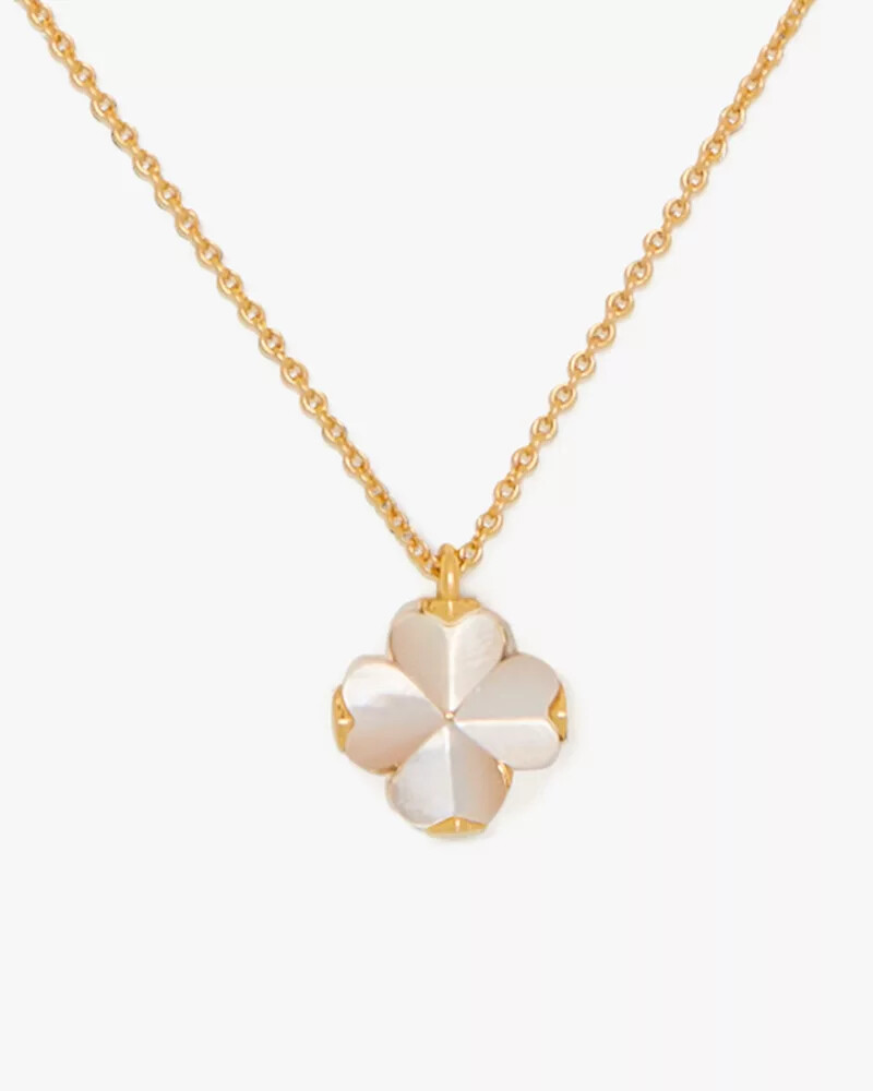 mini pingente em forma de flor de espadas com madrepérola.