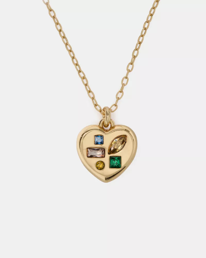 pingente self-love club em formato de cartão dourado multicolorido.