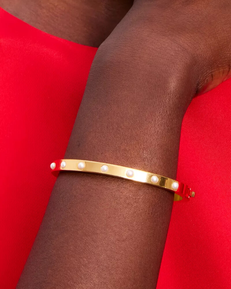 bracelete articulado com engaste em pedra em ouro branco.