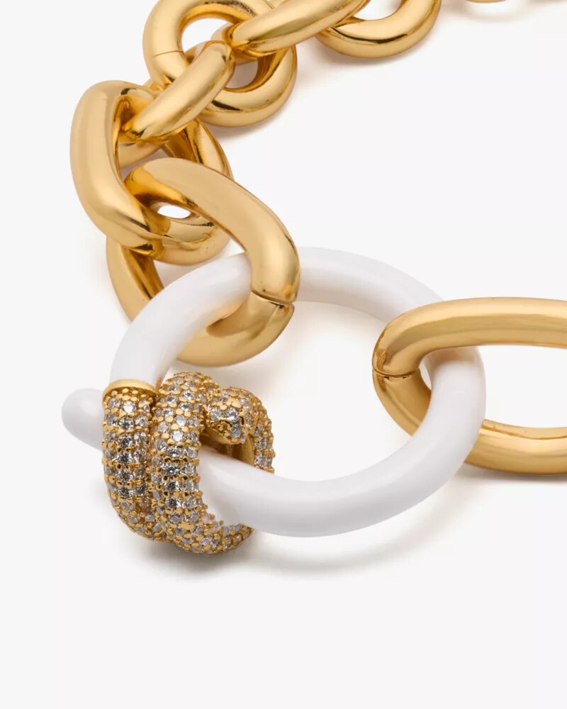 pulseira statement com cordas e nós em tons neutros multicoloridos