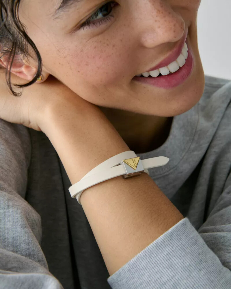 pulseira deco de couro envolvente leite de caju