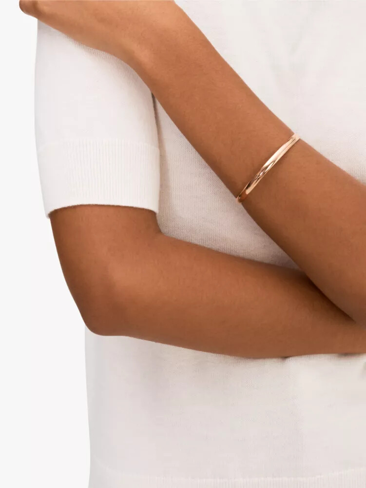 pulseira com a frase pare e aprecie o aroma das rosas em ouro rosa