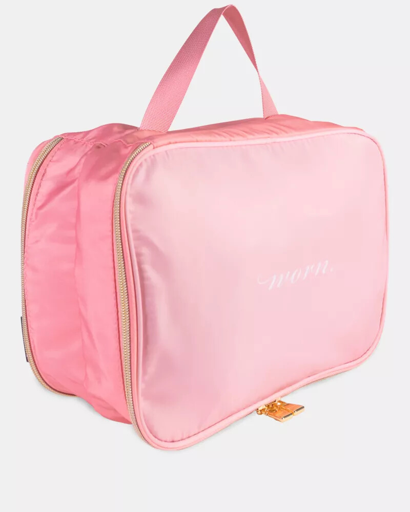 sacola de lavar roupa rosa usada