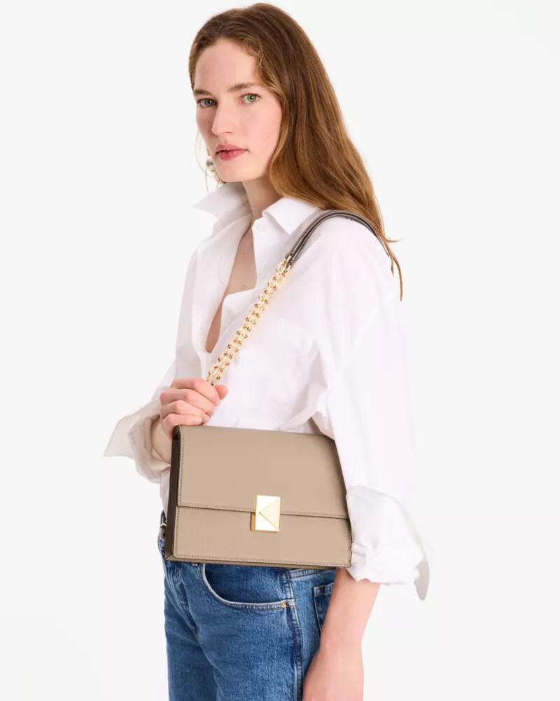 bolsa de ombro deco chain na cor taupe atemporal