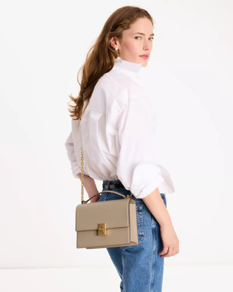 bolsa de ombro deco chain na cor taupe atemporal