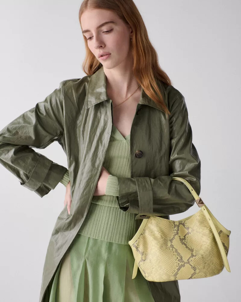 bolsa pequena tulipa com estampa de cobra decorativa cor limão claro.