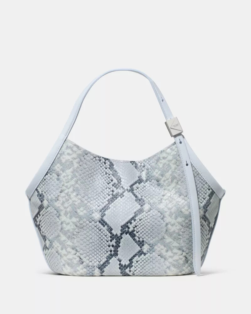 bolsa pequena tulipa com estampa de cobra decorativa em relevo cor safira clara.