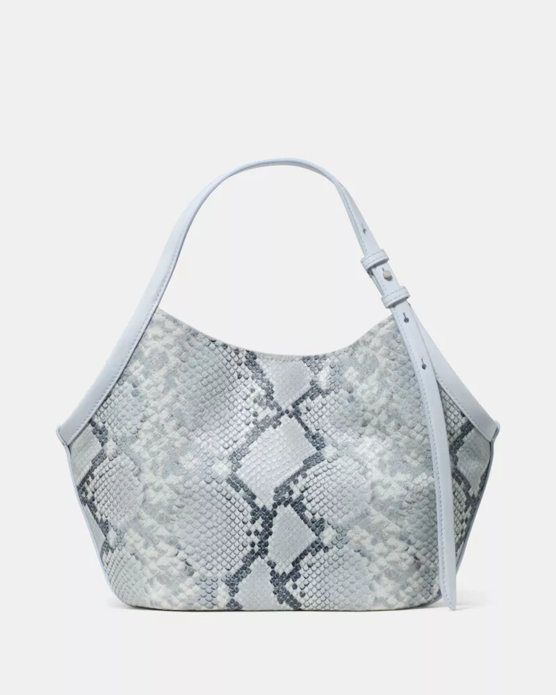 bolsa pequena tulipa com estampa de cobra decorativa em relevo cor safira clara.
