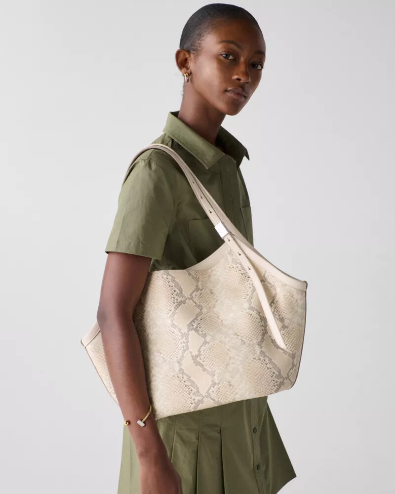 bolsa tote tulipa com estampa de cobra decorativa em tons neutros e multicoloridos.
