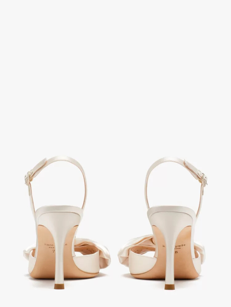 sapatos de salto alto happily slingback cor marfim para noivas
