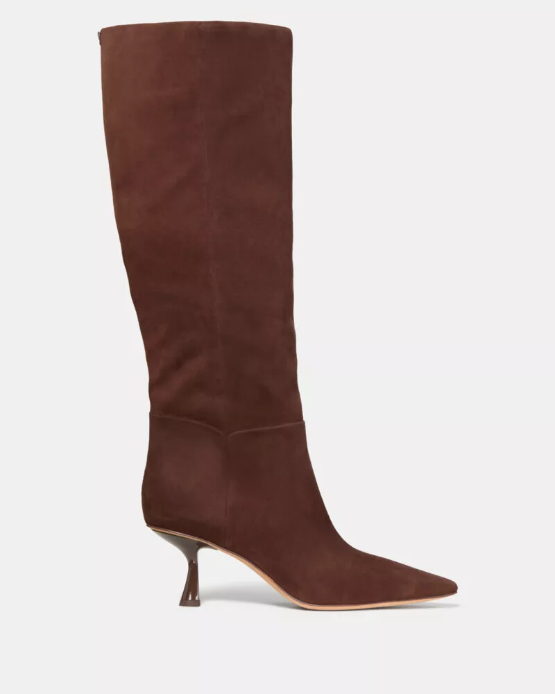 bota alta adele com calda de chocolate quente