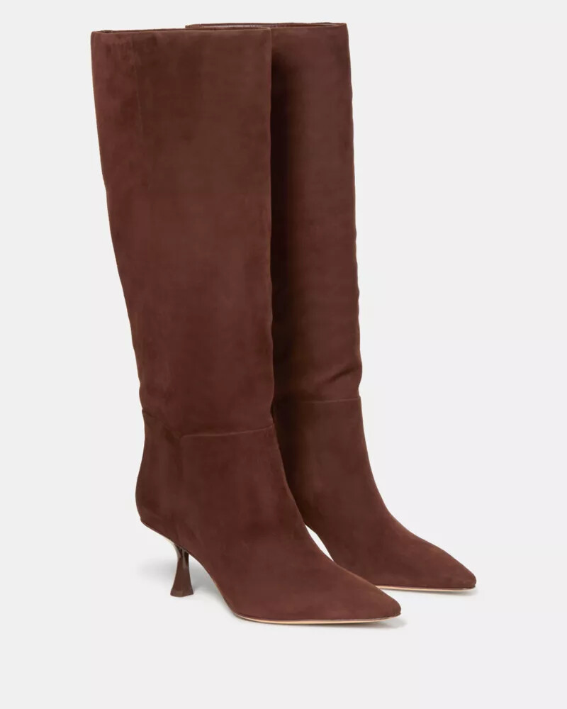 bota alta adele com calda de chocolate quente