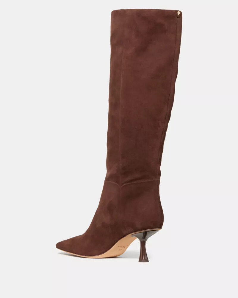 bota alta adele com calda de chocolate quente