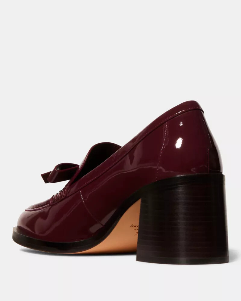 mocassim de salto com laço decorativo na cor vinho escuro