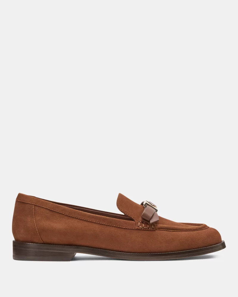 mocassim com laço decorativo chocolate quente
