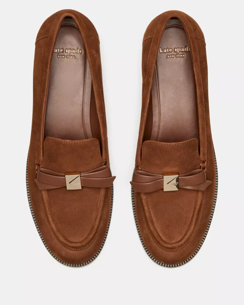 mocassim com laço decorativo chocolate quente