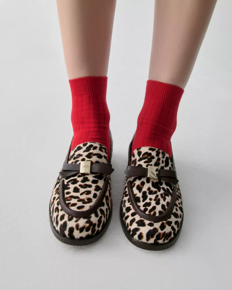 mocassim com laço decorativo leite de caju multicolorido